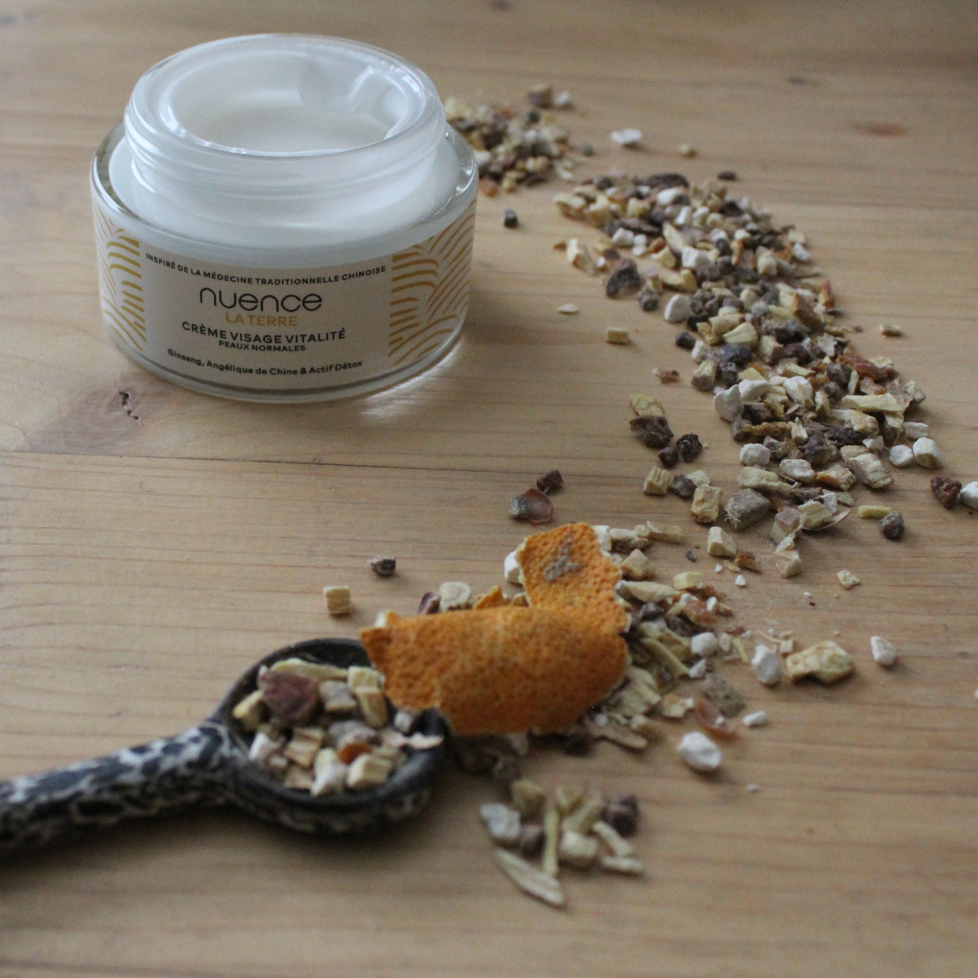 Nuence-MTC ÉQUILIBRE DE L'INTERSAISON: SOIN VISAGE VITALITE ET INFUSION PLANETA VERD